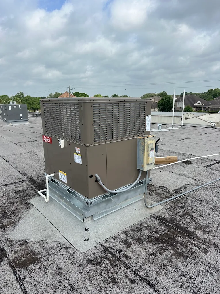 Rooftop package unit installation by Prestige Air Service, Conroe, TX